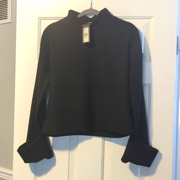 NWT Kenneth Cole black cropped turtleneck. Size M - Picture 2 of 10